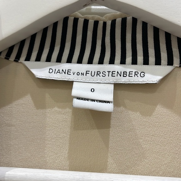 Diane von Furstenberg DVF 100% silk blouse shirt Silk Beige Tops size 0 - Picture 3 of 10